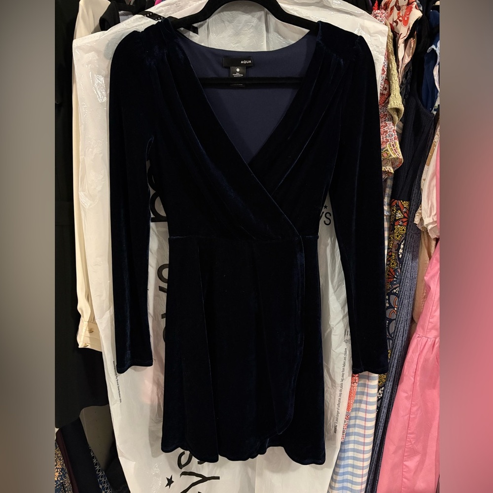 Aqua Women's Navy Velvet Long Sleeve Dress